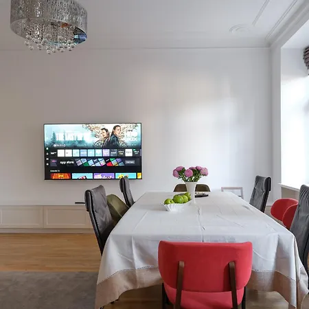 Miro Skolas Exclusive - Spacious Chic, Free Parking