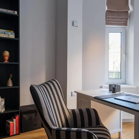 Miro Skolas Exclusive - Spacious Chic, Free Parking Riga