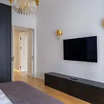 Apartment Miro Skolas Exclusive - Spacious Chic, Free Parking *