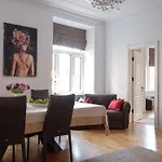 Miro Skolas Exclusive - Spacious Chic, Free Parking شقة *