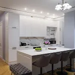Miro Skolas Exclusive - Spacious Chic, Free Parking *