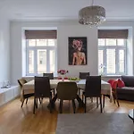 Miro Skolas Exclusive - Spacious Chic, Free Parking