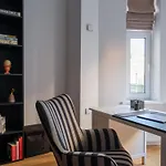 Miro Skolas Exclusive - Spacious Chic, Free Parking Riga