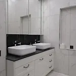 Miro Skolas Exclusive - Spacious Chic, Free Parking