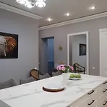 Miro Skolas Exclusive - Spacious Chic, Free Parking Apartment Riga