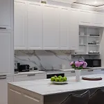 Miro Skolas Exclusive - Spacious Chic, Free Parking Apartment *