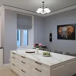 Miro Skolas Exclusive - Spacious Chic, Free Parking شقة *
