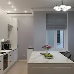 Miro Skolas Exclusive - Spacious Chic, Free Parking