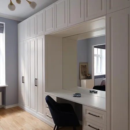 Miro Skolas Exclusive - Spacious Chic, Free Parking Apartman Riga