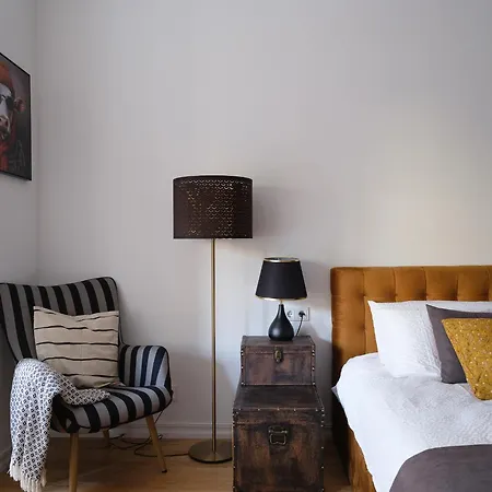 Miro Skolas Exclusive - Spacious Chic, Free Parking Apartman *