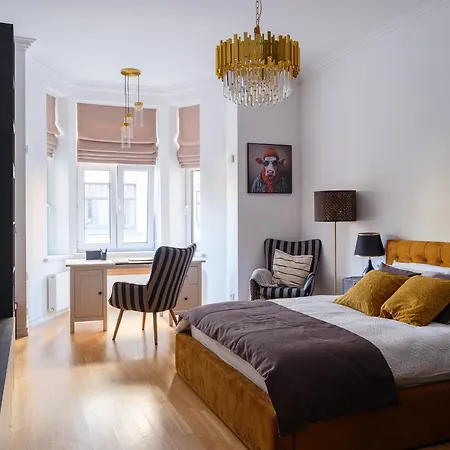 Apartment Miro Skolas Exclusive - Spacious Chic, Free Parking