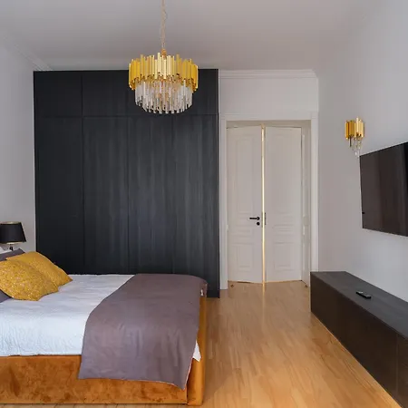 Miro Skolas Exclusive - Spacious Chic, Free Parking Apartman