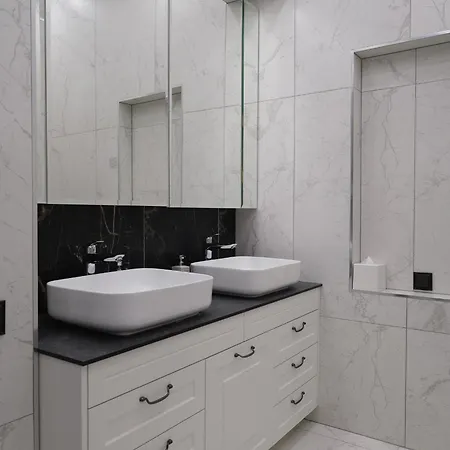 Miro Skolas Exclusive - Spacious Chic, Free Parking