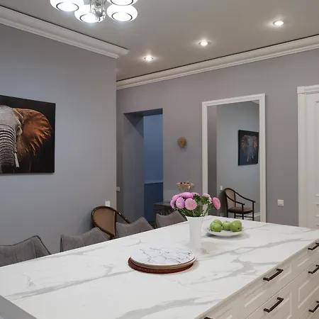 Miro Skolas Exclusive - Spacious Chic, Free Parking Apartman Riga