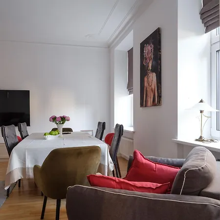 Miro Skolas Exclusive - Spacious Chic, Free Parking شقة *