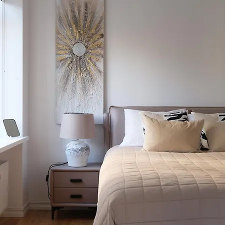 Miro Skolas Exclusive - Spacious Chic, Free Parking Apartmán Riga