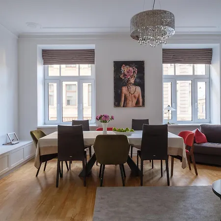 Miro Skolas Exclusive - Spacious Chic, Free Parking