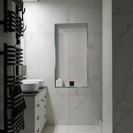 شقة Miro Skolas Exclusive - Spacious Chic, Free Parking