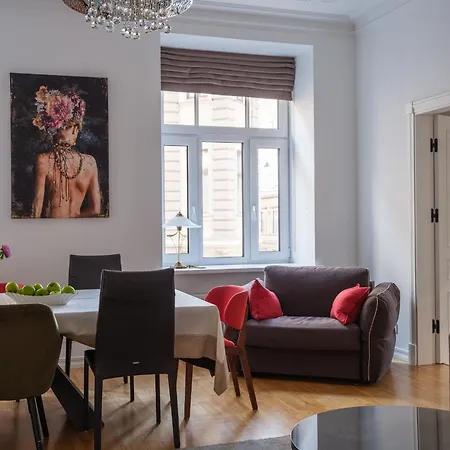 شقة Miro Skolas Exclusive - Spacious Chic, Free Parking *