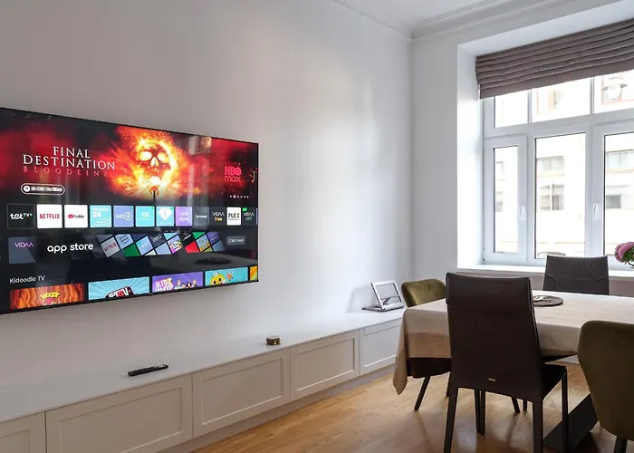 Miro Skolas Exclusive - Spacious Chic, Free Parking *