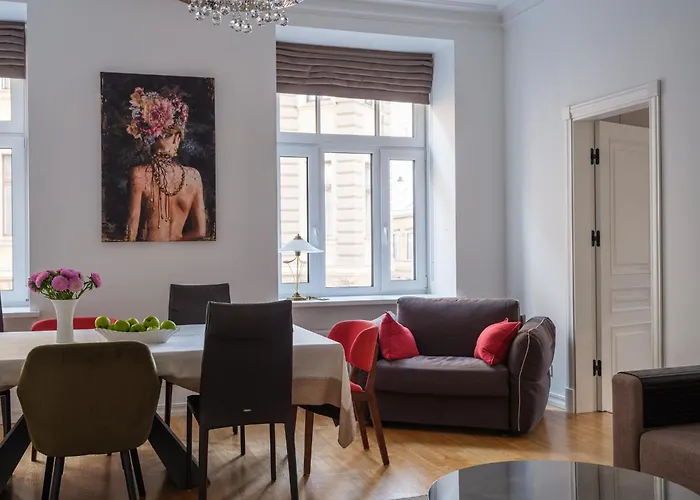 Apartment Miro Skolas Exclusive - Spacious Chic, Free Parking *