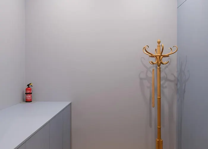 Miro Skolas Exclusive - Spacious Chic, Free Parking Apartment *