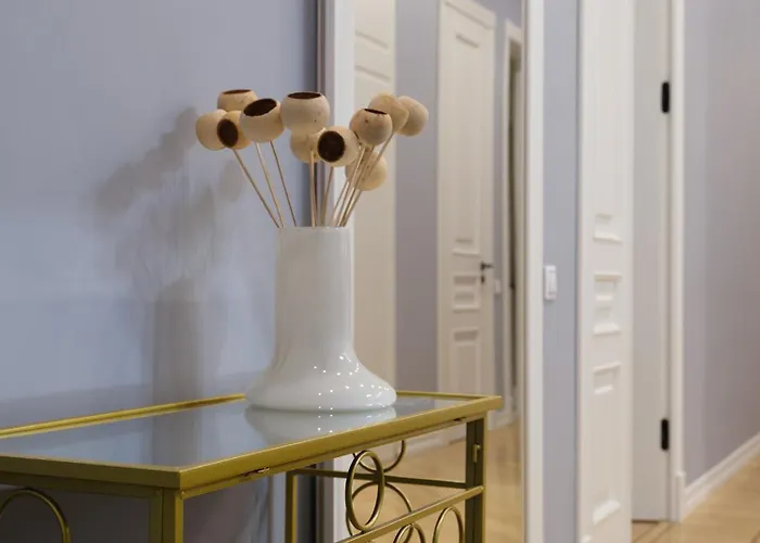 Miro Skolas Exclusive - Spacious Chic, Free Parking Riga