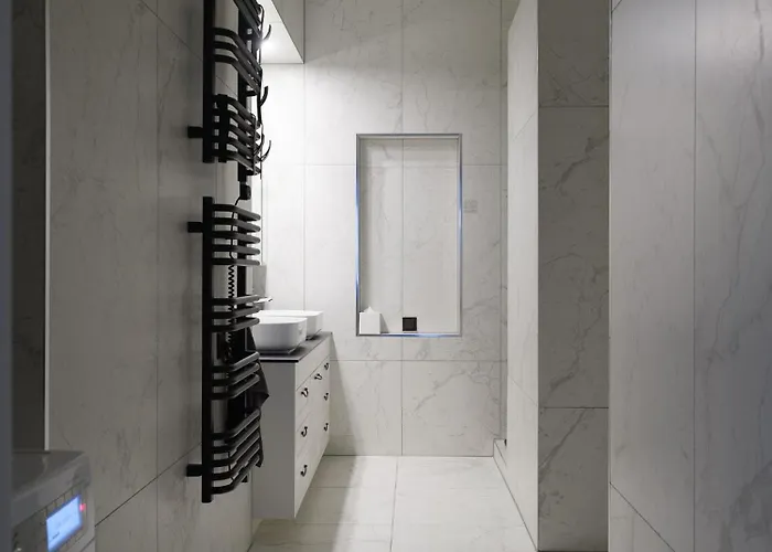 Miro Skolas Exclusive - Spacious Chic, Free Parking Riga