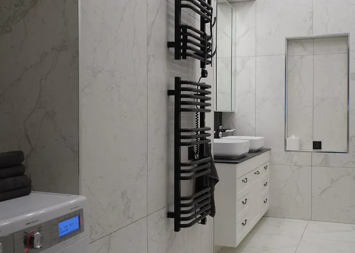 Miro Skolas Exclusive - Spacious Chic, Free Parking *