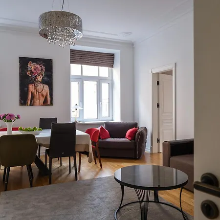 Miro Skolas Exclusive - Spacious Chic, Free Parking Riga
