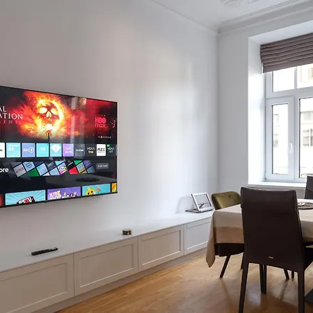 Miro Skolas Exclusive - Spacious Chic, Free Parking *