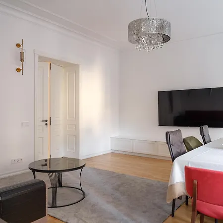 Miro Skolas Exclusive - Spacious Chic, Free Parking