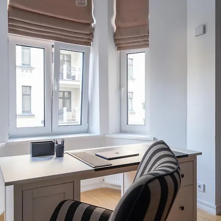 Apartman Miro Skolas Exclusive - Spacious Chic, Free Parking Riga